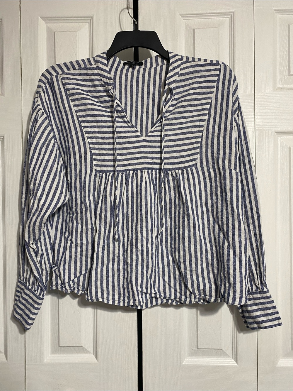 Velvet Heart Los Angeles blue & White Striped smock top shirt blouse size LARGE